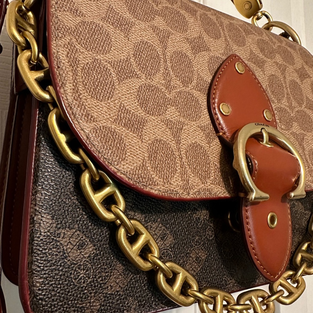 Coach Beat Shoulder Bag In Signature Canvas With Horse And Carriage Print